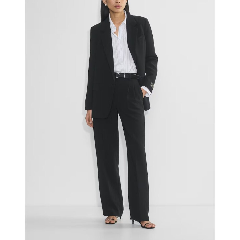NEW Aritzia The Effortless Pant Crepette in Black, Size 6, $148